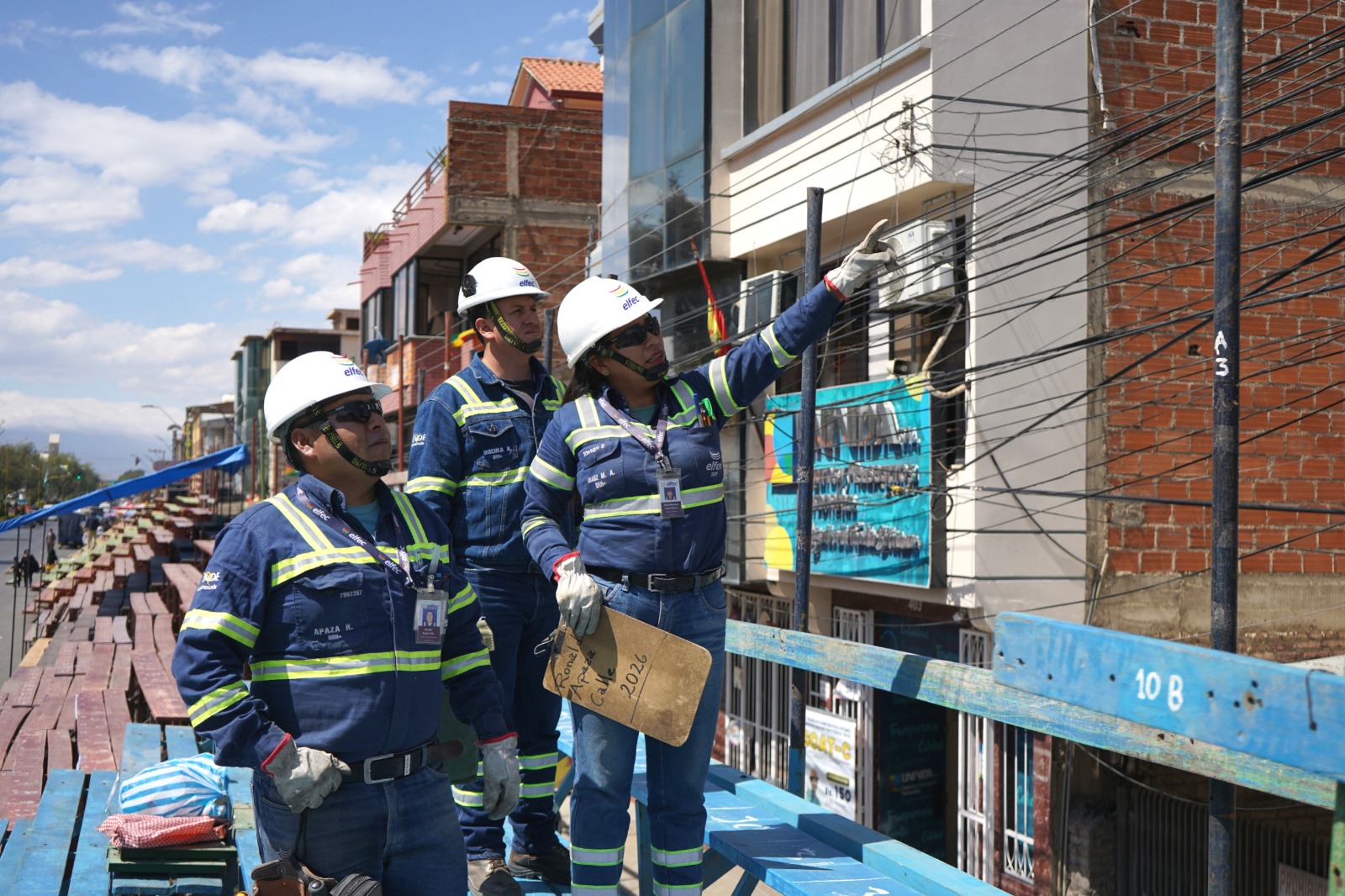 La empresa informó que estos controles buscan evitar riesgos por proximidad o contacto con la red eléctrica.