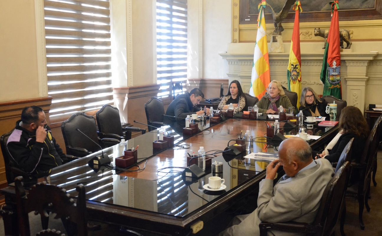 La iniciativa plantea garantizar la continuidad del servicio de aseo urbano, restablecer el diálogo con las empresas y los trabajadores.