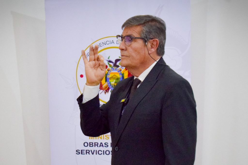 Erick Vargas Campero juró como nuevo director ejecutivo a.i. de la Dirección General de Aeronáutica Civil. Foto: MOPSV.