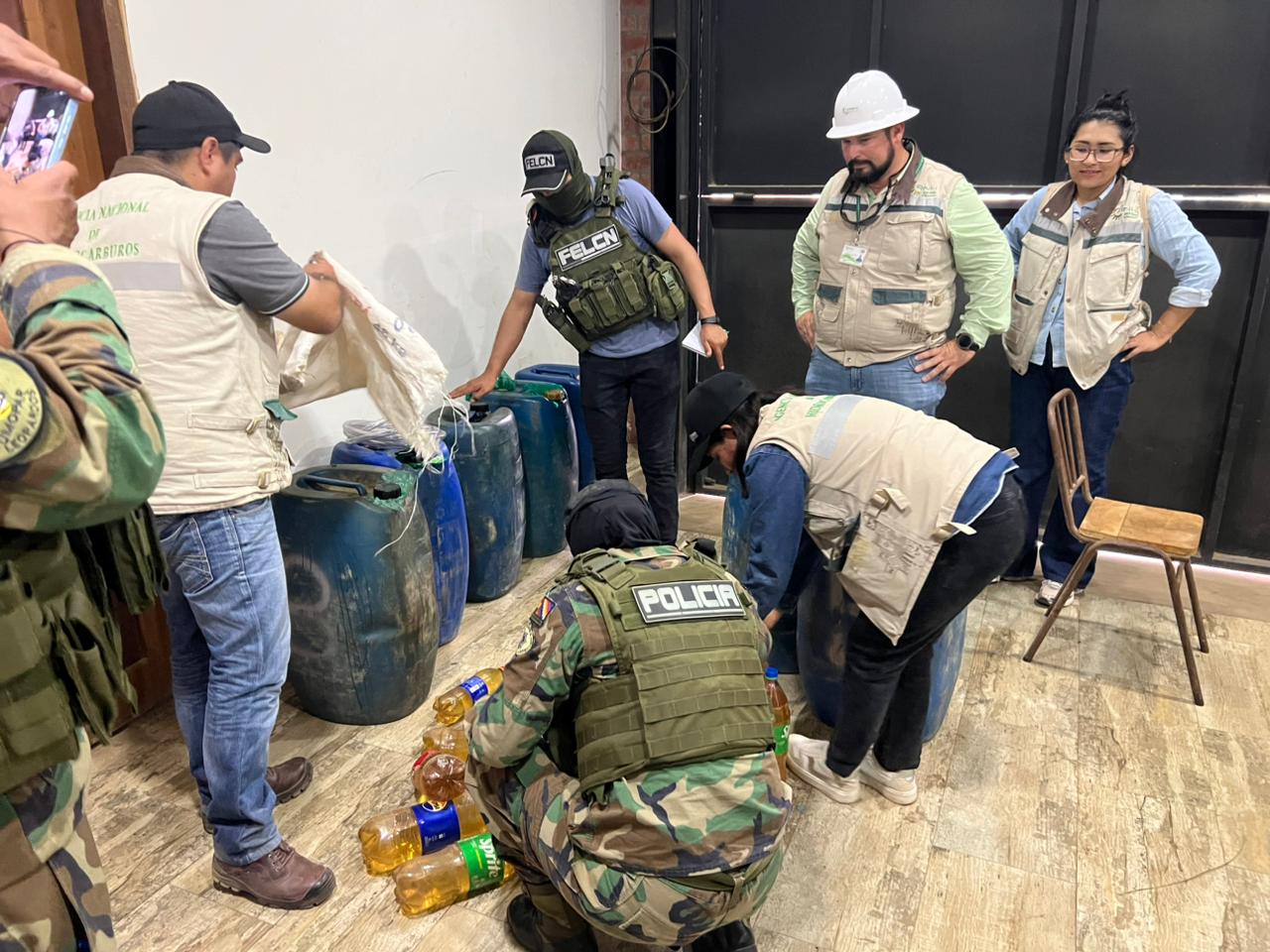 La ANH decomisó aproximadamente 500 litros de gasolina en un domicilio de Trinidad, Beni.