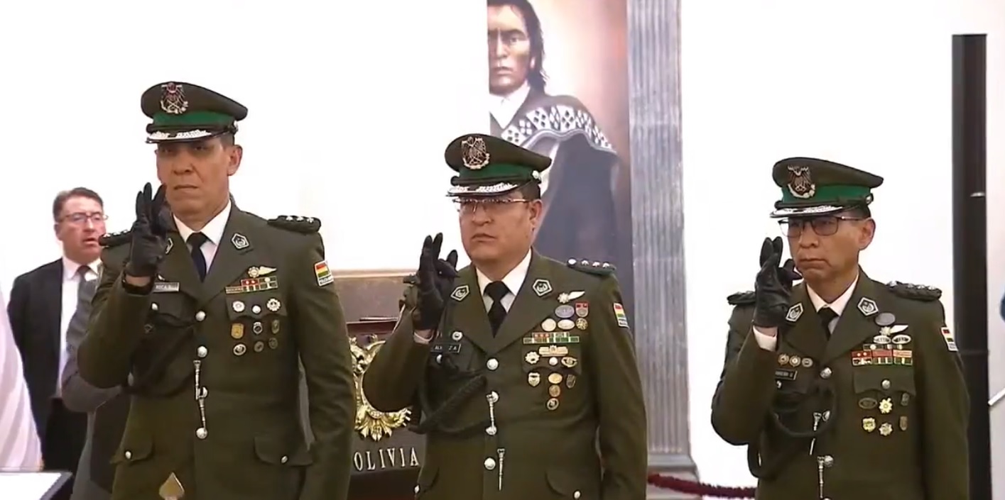 Las nuevas autoridades del Alto Mando interino de la Policía Boliviana, durante el acto de posesión en el Palacio Quemado.