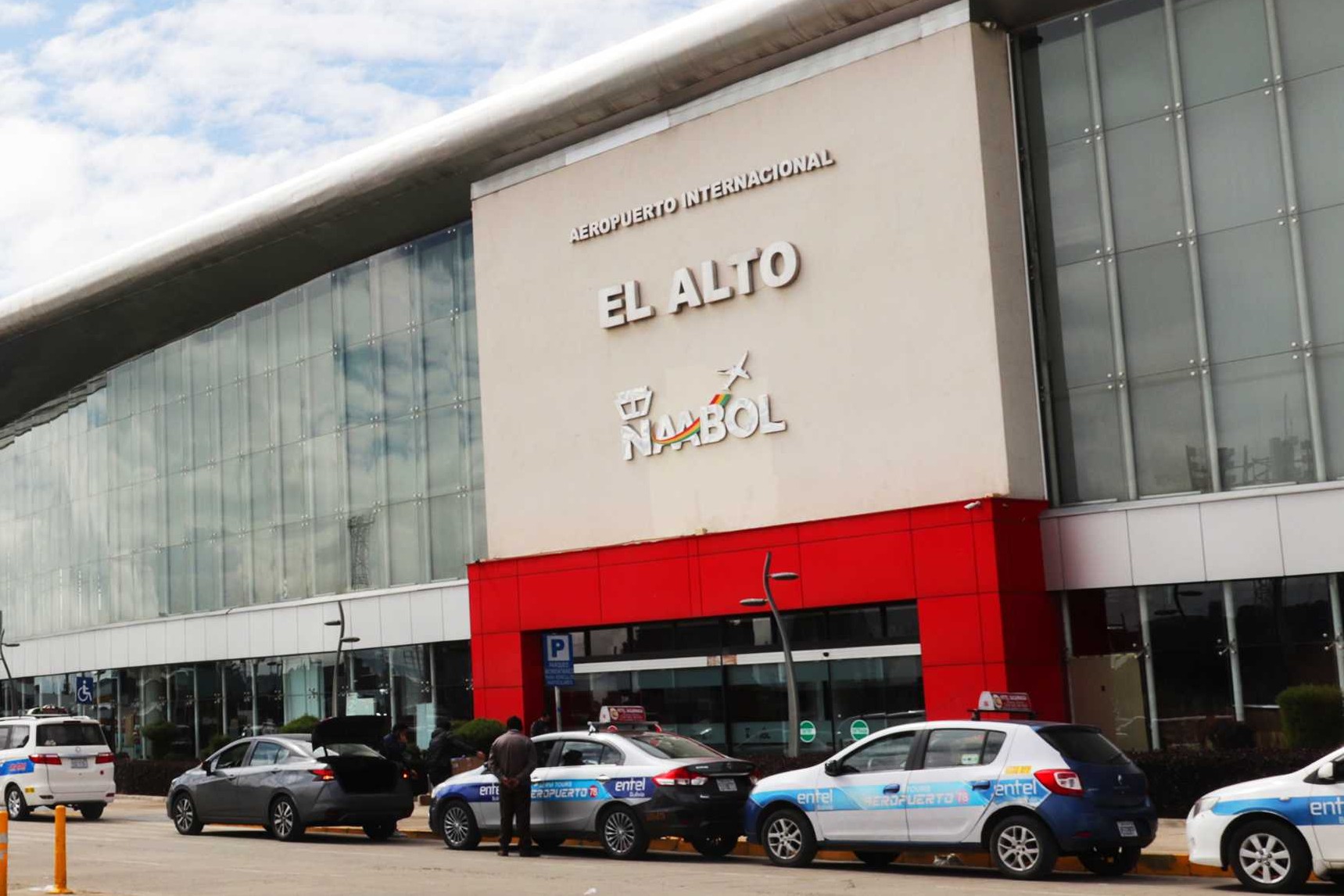 Frontis del aeropuerto de El Alto. Foto: Naabol.
