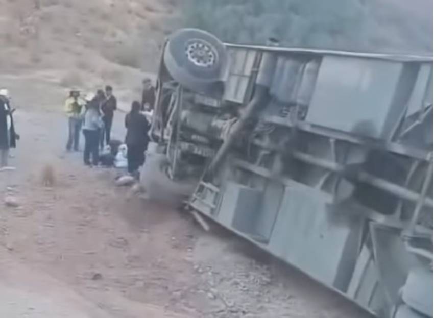 El bus que sufrió el accidente de tránsito.