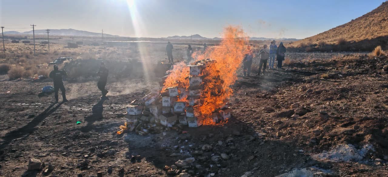 Incineración de droga líquida. Foto: FELCN