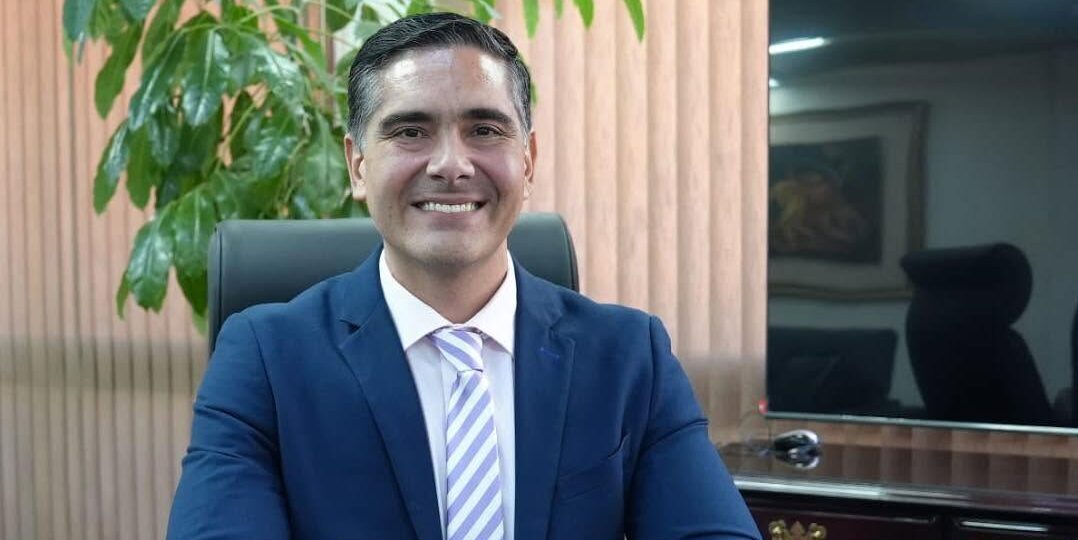 Oscar Mario Justiano Pinto fue designado como ministro interino de Economía y Finanzas Públicas. Foto: GOBCOM.