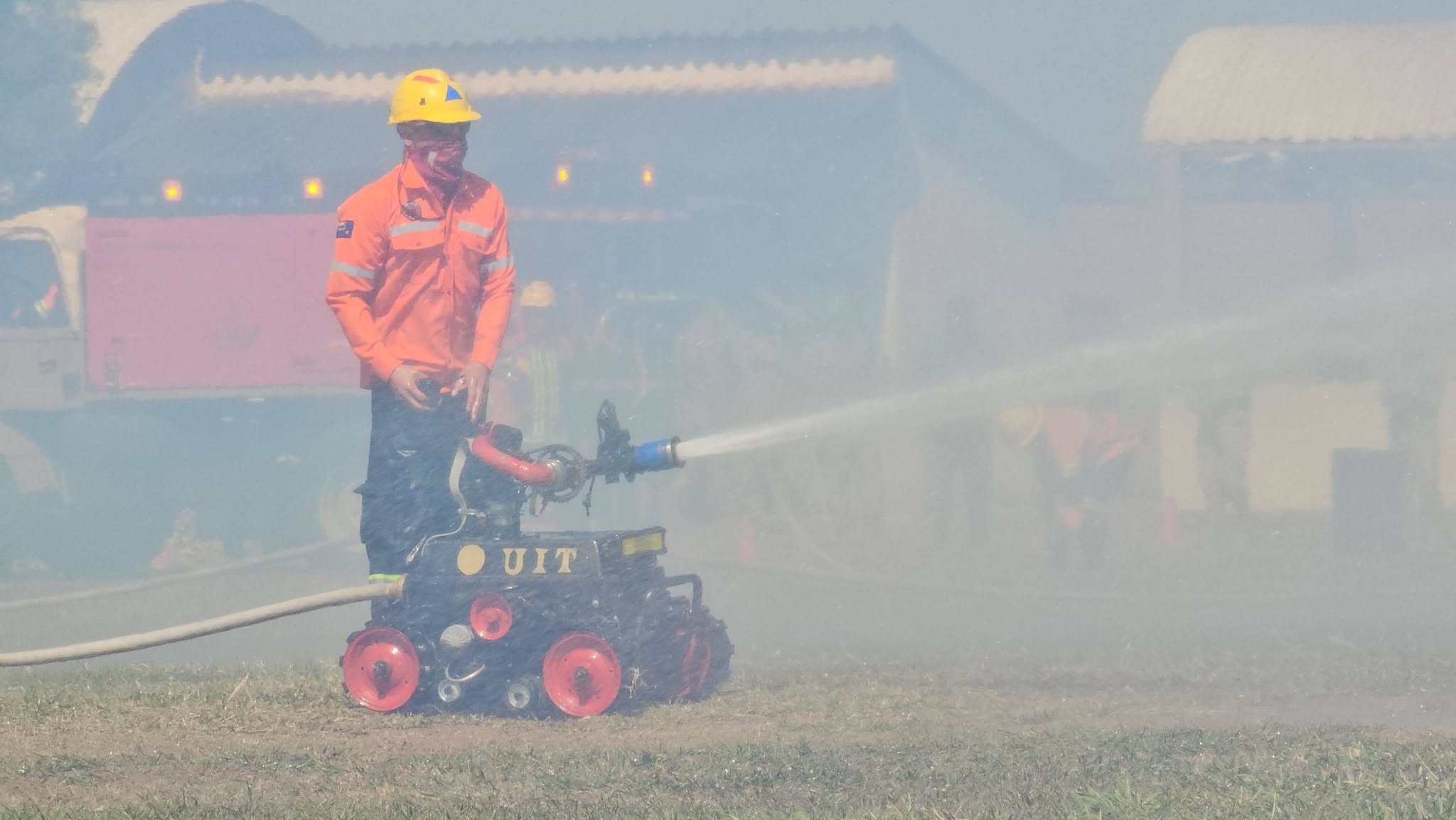 El robot Erizo en la demostración. Foto: Defensa Civil