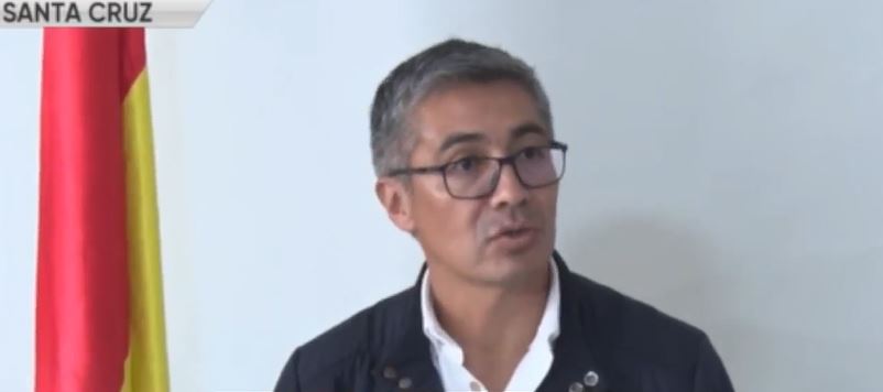 El ministro de Economía, José Gabriel Espinoza, en conferencia de prensa.