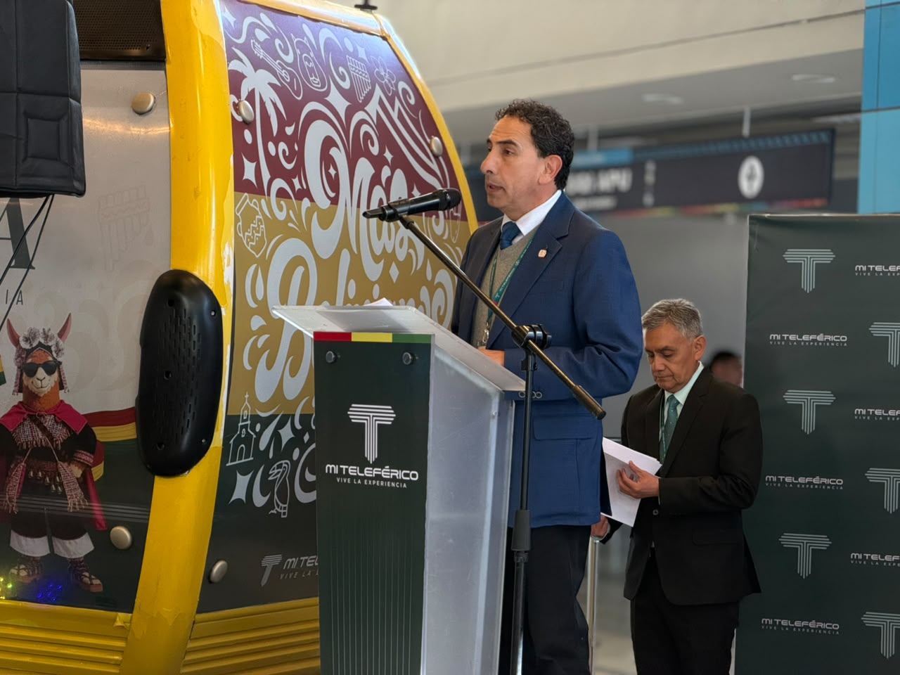 El gerente de Mi Teleférico, Christian Eduardo Rojas, en la presentación de la nueva imagen corporativa de la empresa. Foto: Mi Teleférico.