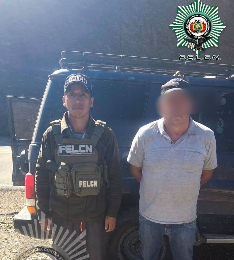 Oficial de la reserva activa de la FAB aprehendido para su extradición a Estados Unidos. Foto: Felcn.