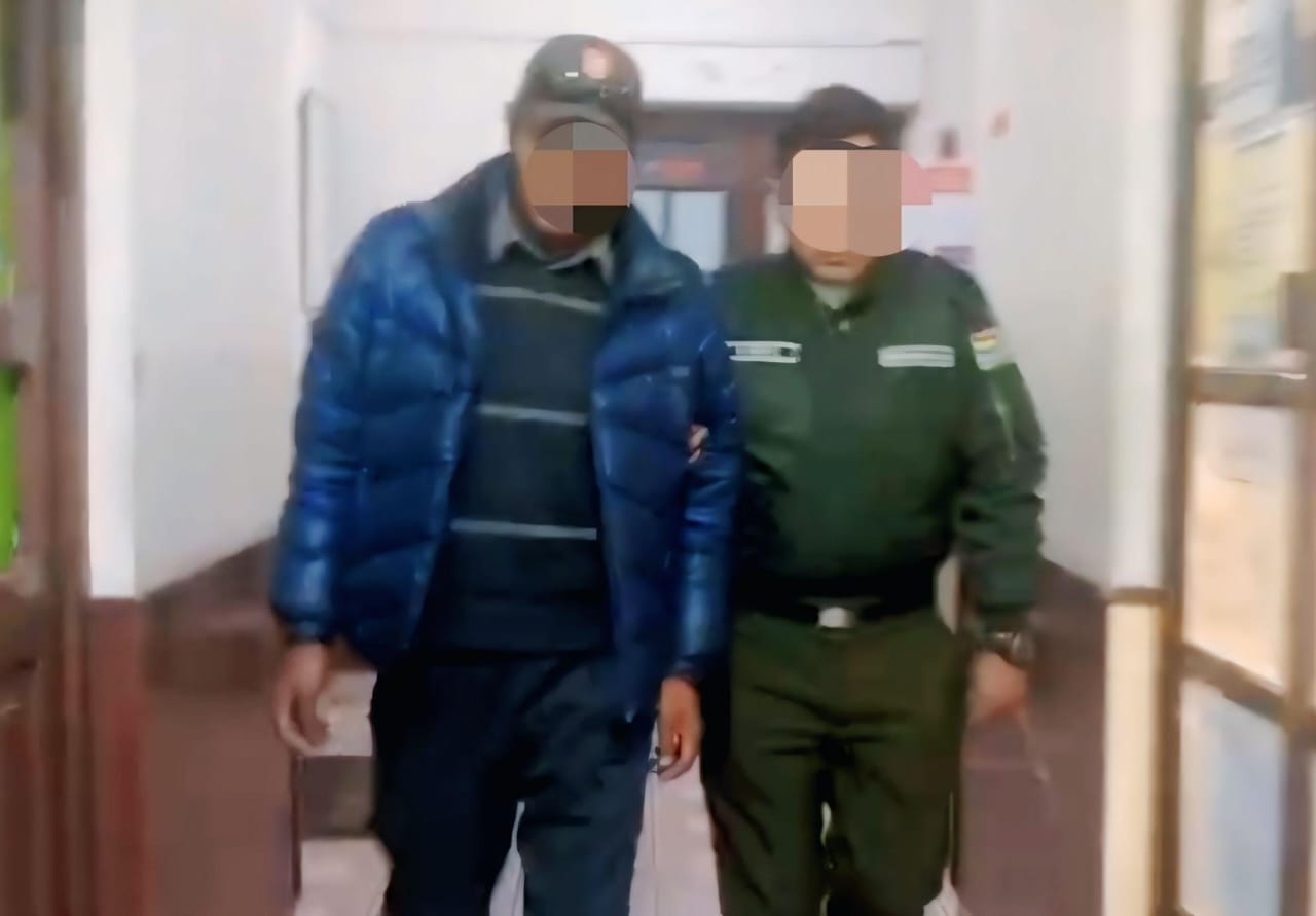 El hombre aprehendido en Oruro. Foto: FGE