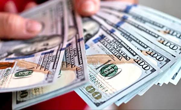Continúa la baja del dólar.