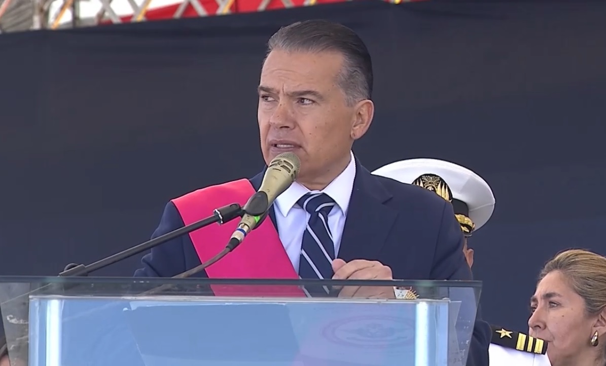 El ministro de Defensa, Ernesto Justiniano, brinda discurso por el aniversario de las FFAA. Foto: captura video