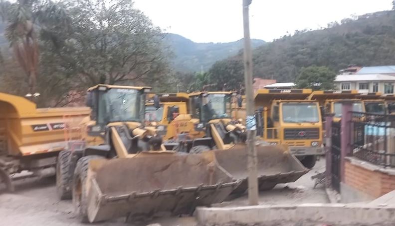Maquinaria demonizada está en la plaza principal en La Asunta.