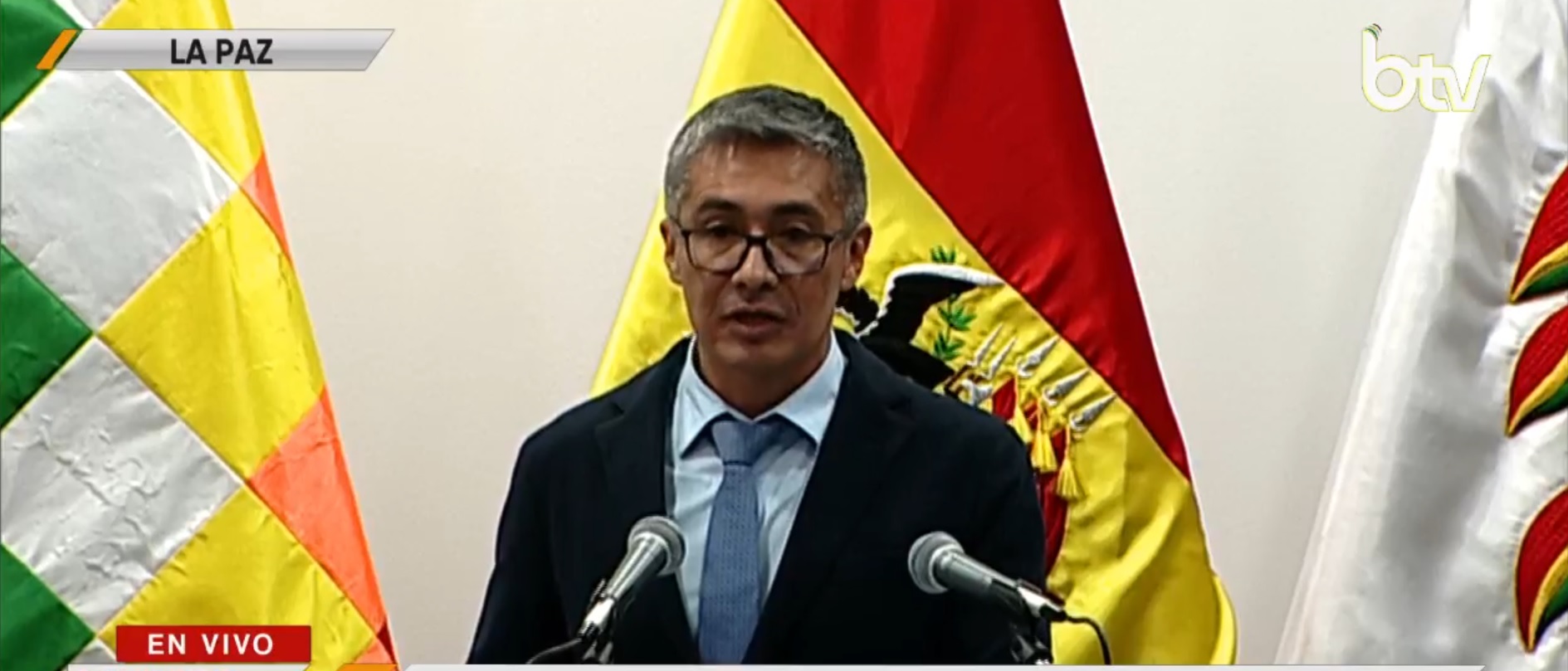 El ministro de Economía, José Gabriel Espinoza en conferencia de prensa.