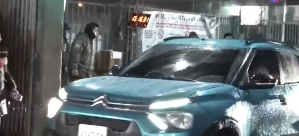 El vehículo que trasladó a Tatiana Marset. Foto: captura video