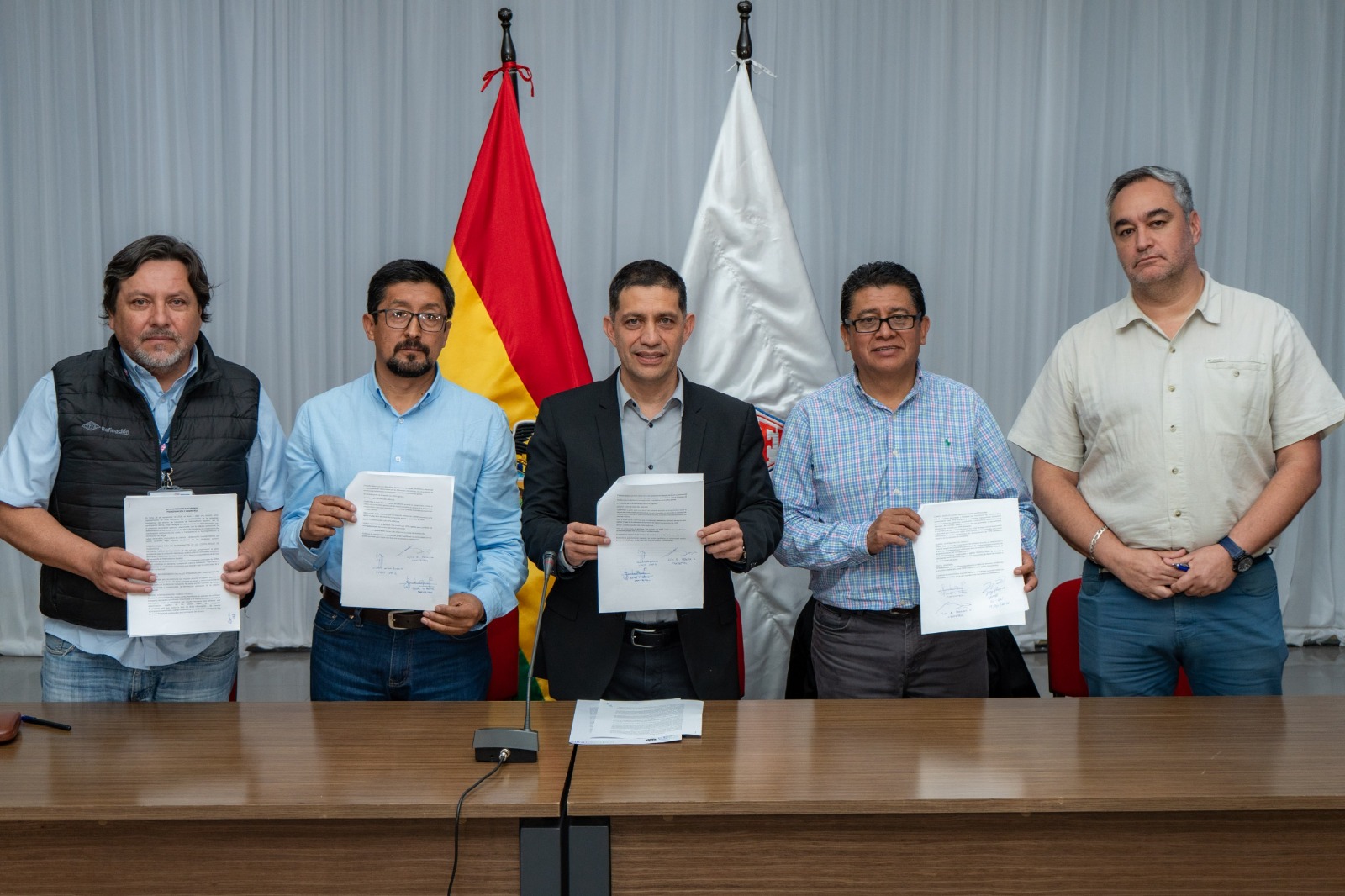 YPFB y Campetrol firmaron un acuerdo. Foto: YPFB.