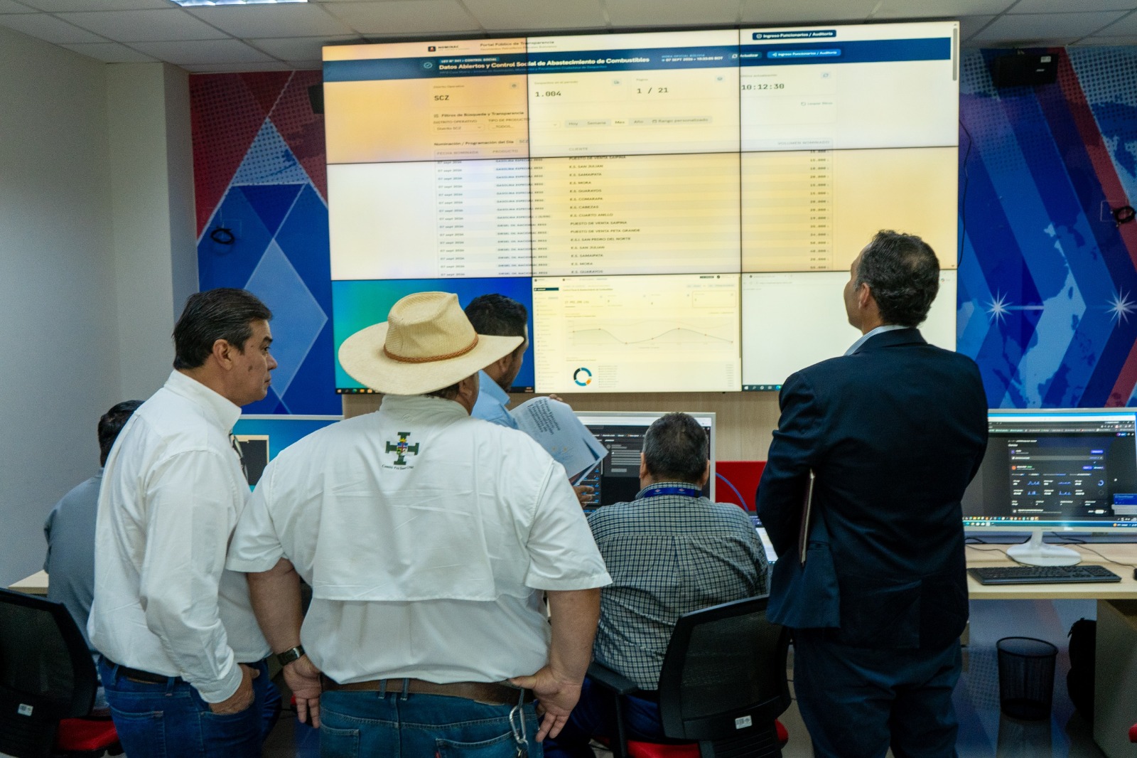 La nueva sala de monitoreo de la estatal petrolera. Foto: YPFB.