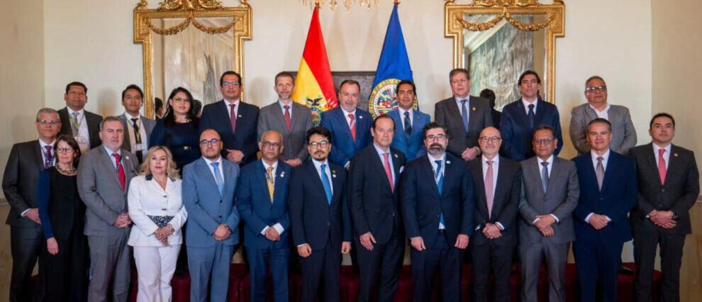 Fotografía oficial de la Misión de Alto Nivel de la OEA en Bolivia. Foto: Min. de Relaciones Exteriores.