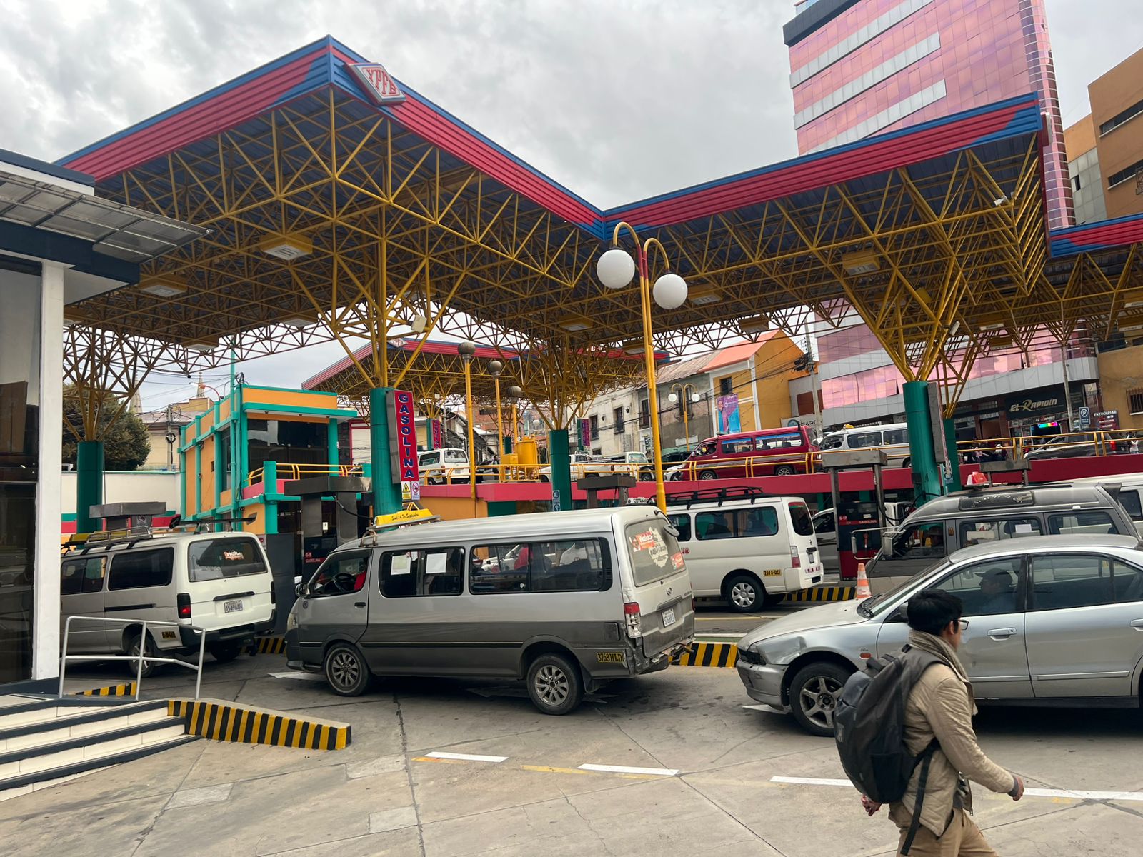 Parque automotor en la ciudad de La Paz. Foto: Archivo.