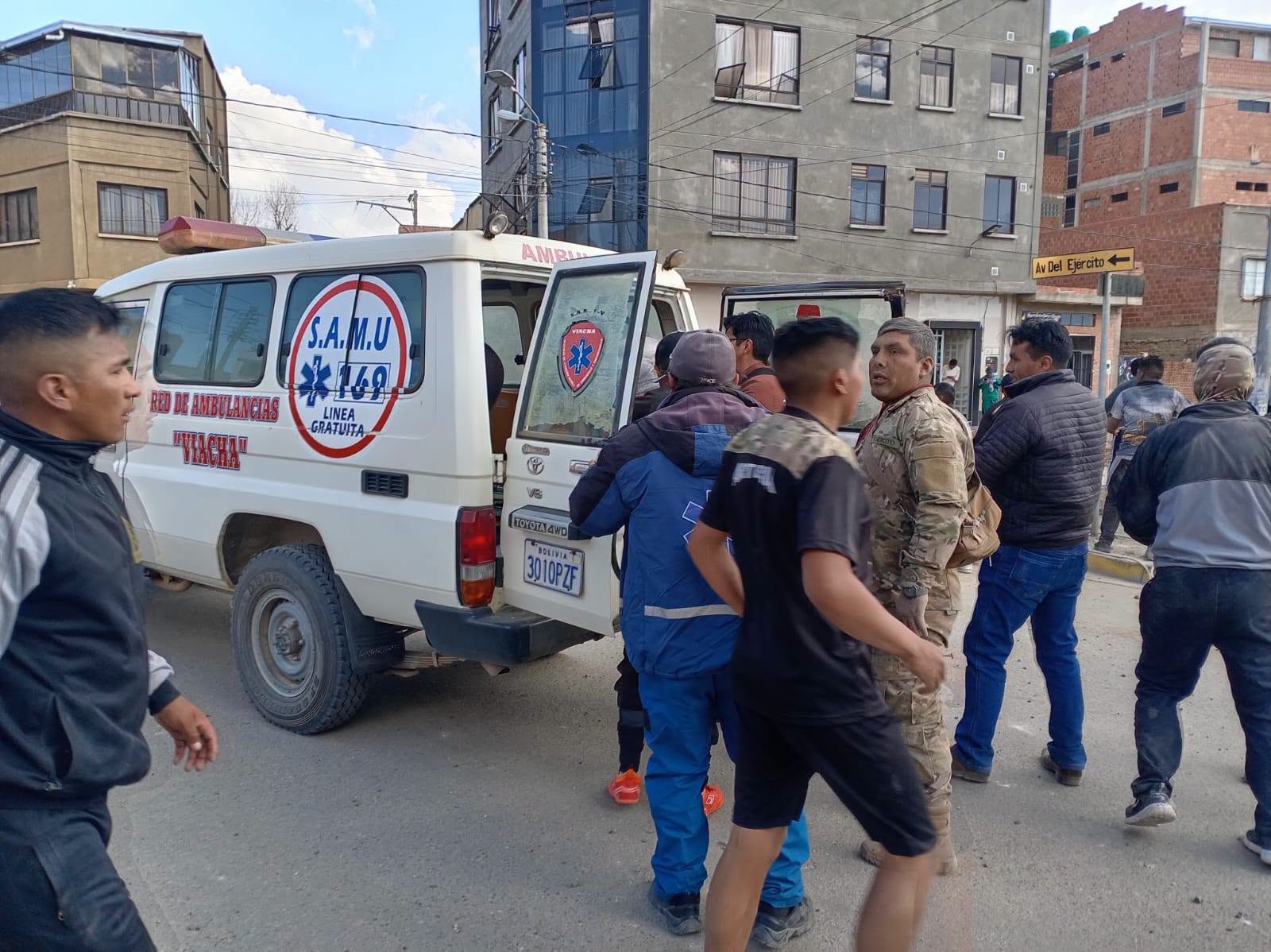 Heridos fueron trasladados al hospital en Viacha.