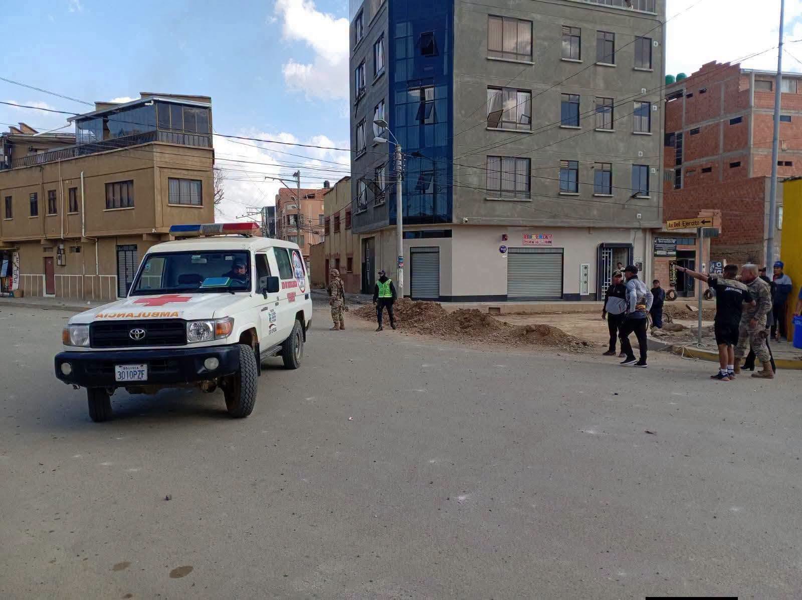Bomberos llega la lugar donde ocurrió la explosión. Foto: redes sociales