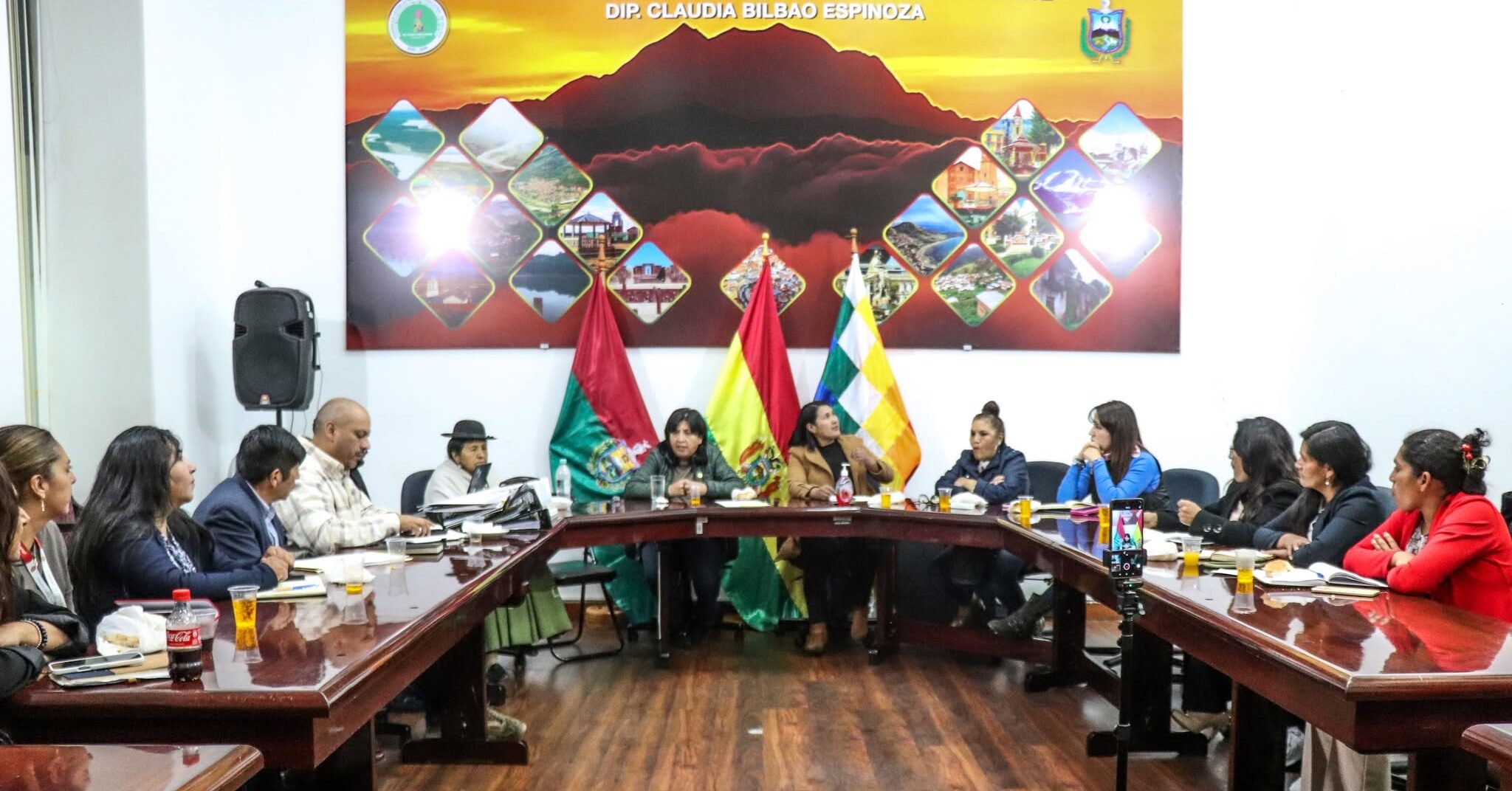 Legisladores analizan el avance de obras en municipios de La Paz. Foto: Brigada Parlamentaria de La Paz.