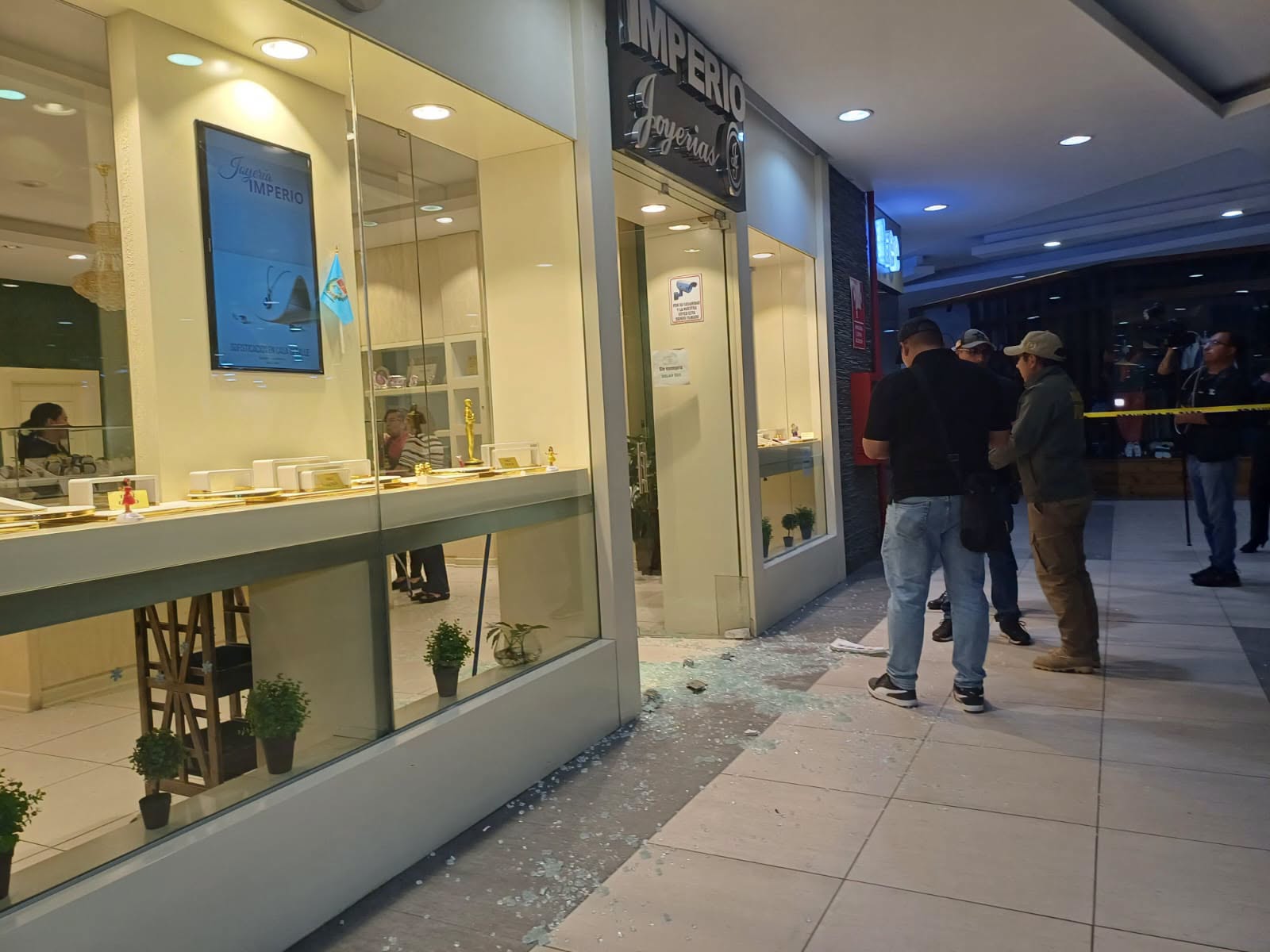 La joyería en Cochabamba sufrió un asalto la noche del miércoles. Foto: Bolivia Tv.