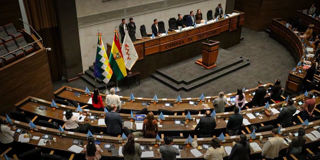 Legisladores aprobaron la resolución de homenaje a Cochabamba. Foto: Cámara de Diputados.