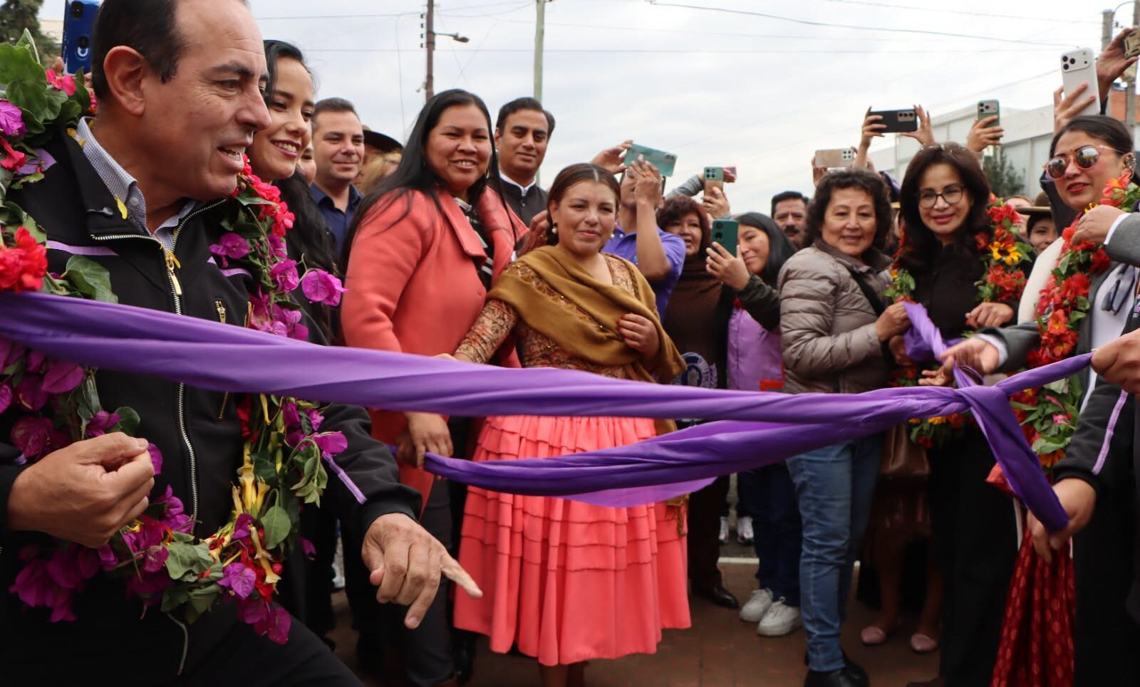 El alcalde César Dockweiler inaugura la infraestructura. Foto: GAMLP.
