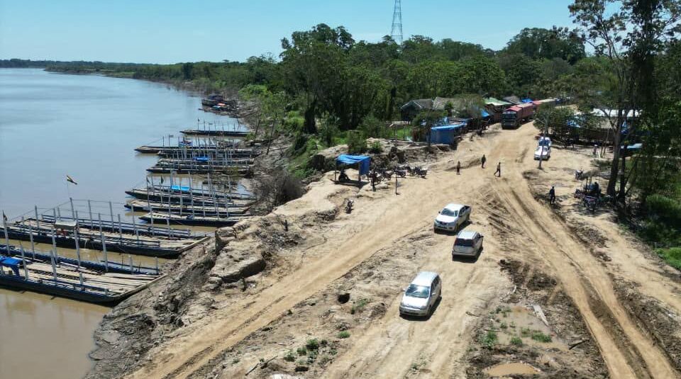 La estatal caminera realiza labores de nivelación de la plataforma. Foto: ABC