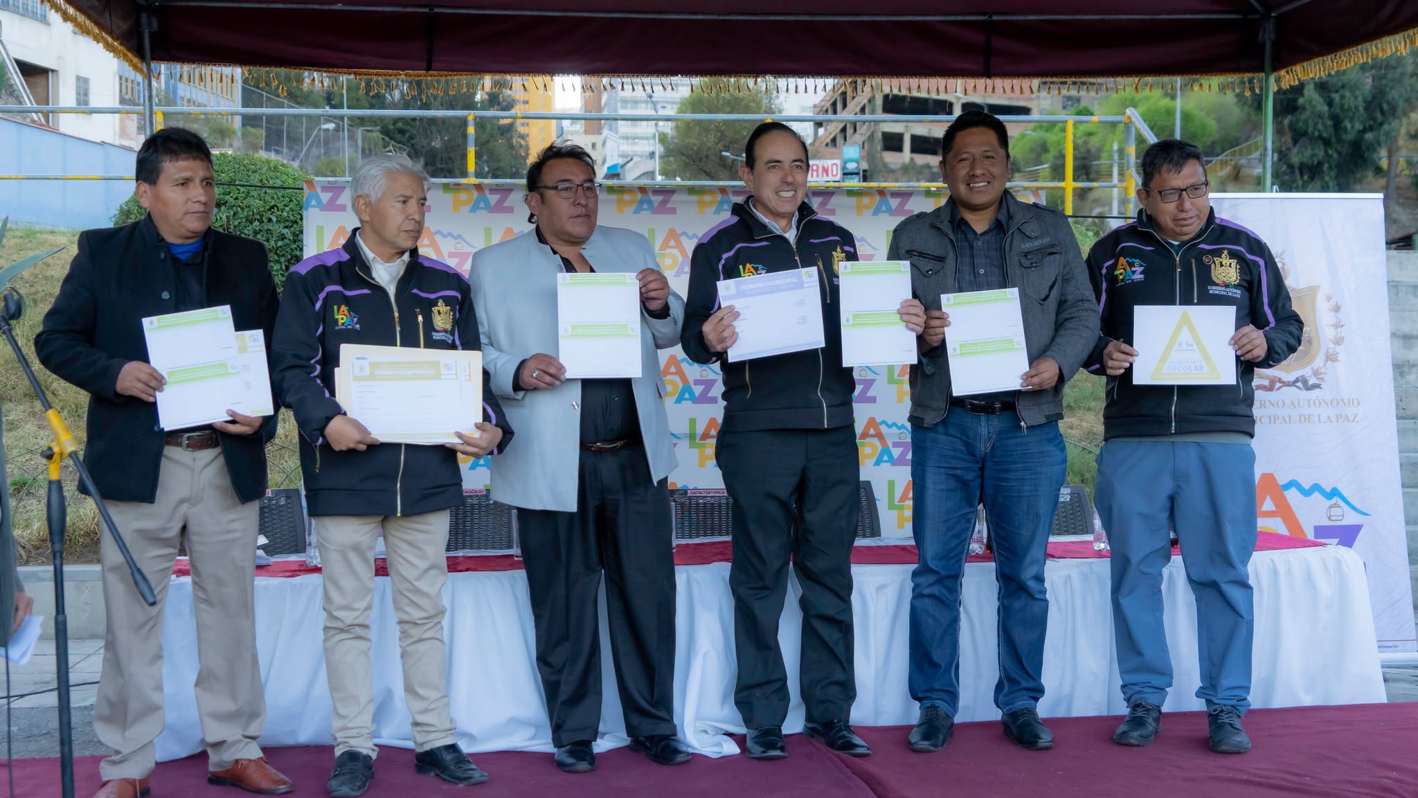 El alcalde César Dockweiler presentó la Tarjeta Municipal de Operación Vehicular. Foto: GAMLP.