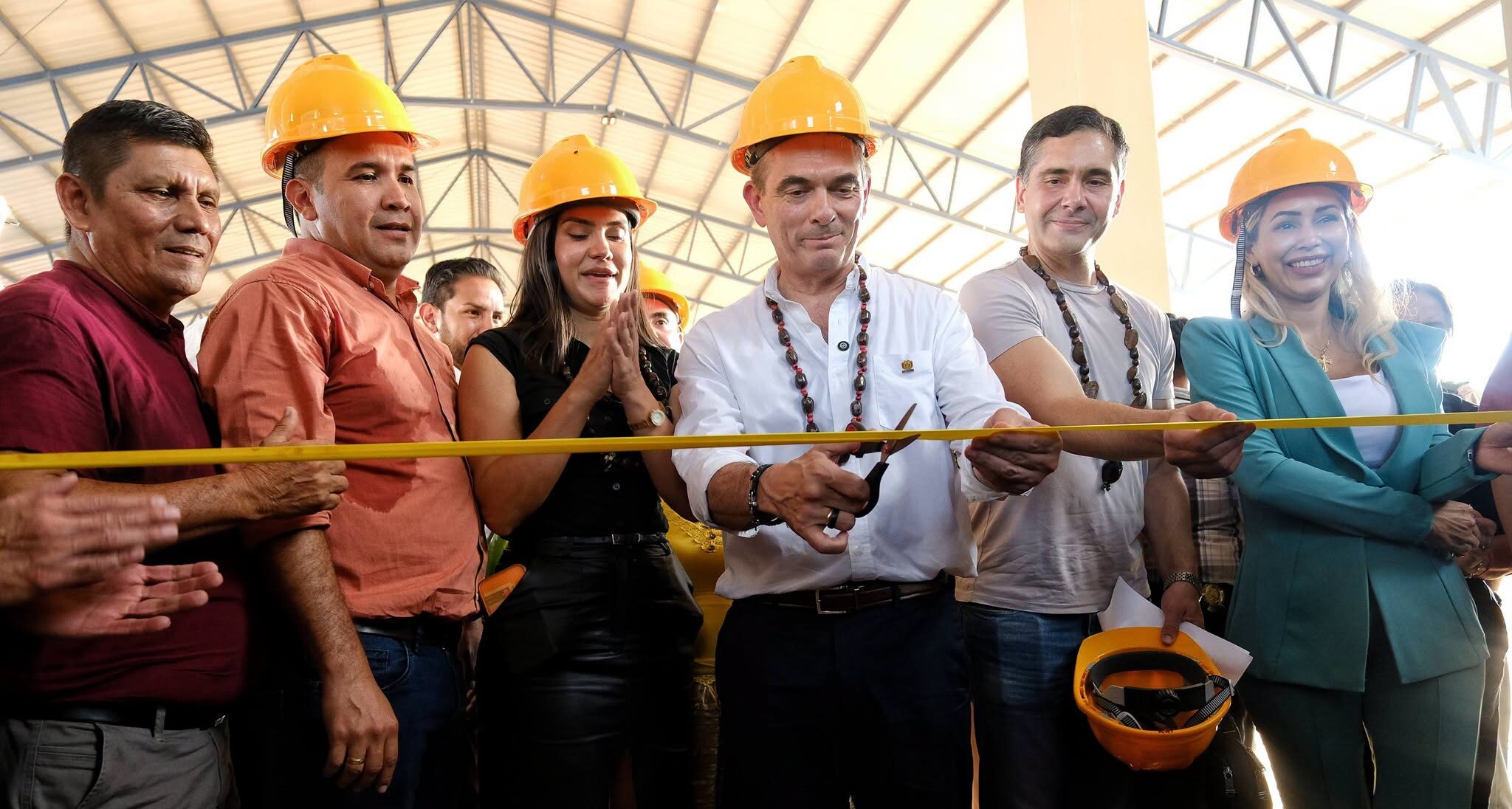El presidente Rodrigo Paz, junto a autoridades nacionales y departamentales, participa en el corte de cinta durante la inauguración del (CETIP), en Cobija, Pando.