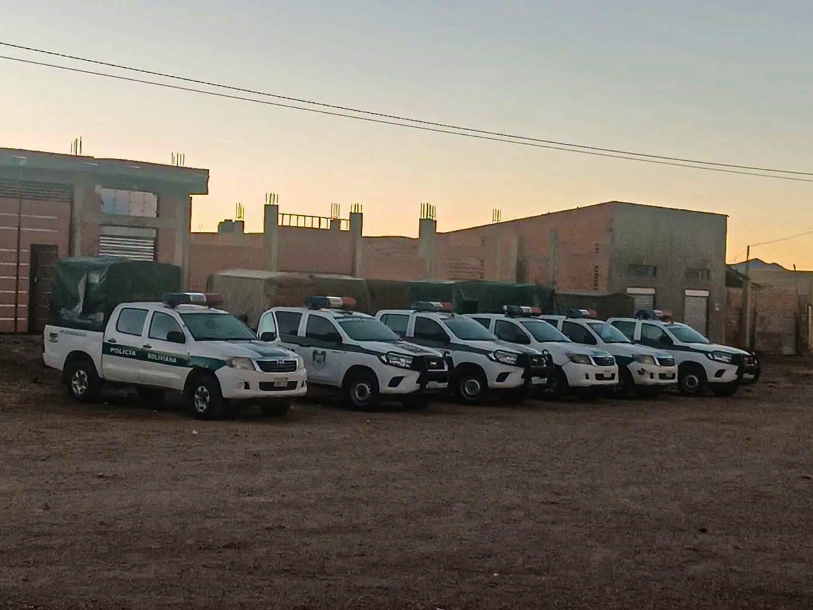 Camionetas de la Policía. Foto: Policía boliviana