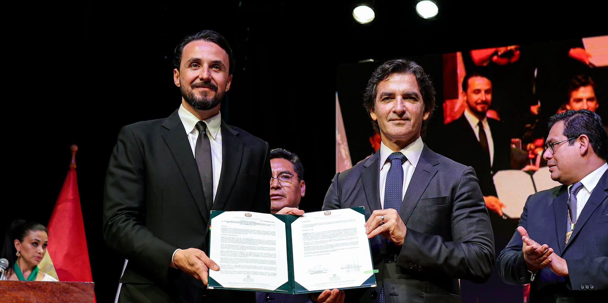 El gobernador Juan Pablo Velasco y el alcalde Manuel Saavedra. Foto: JP Velasco.