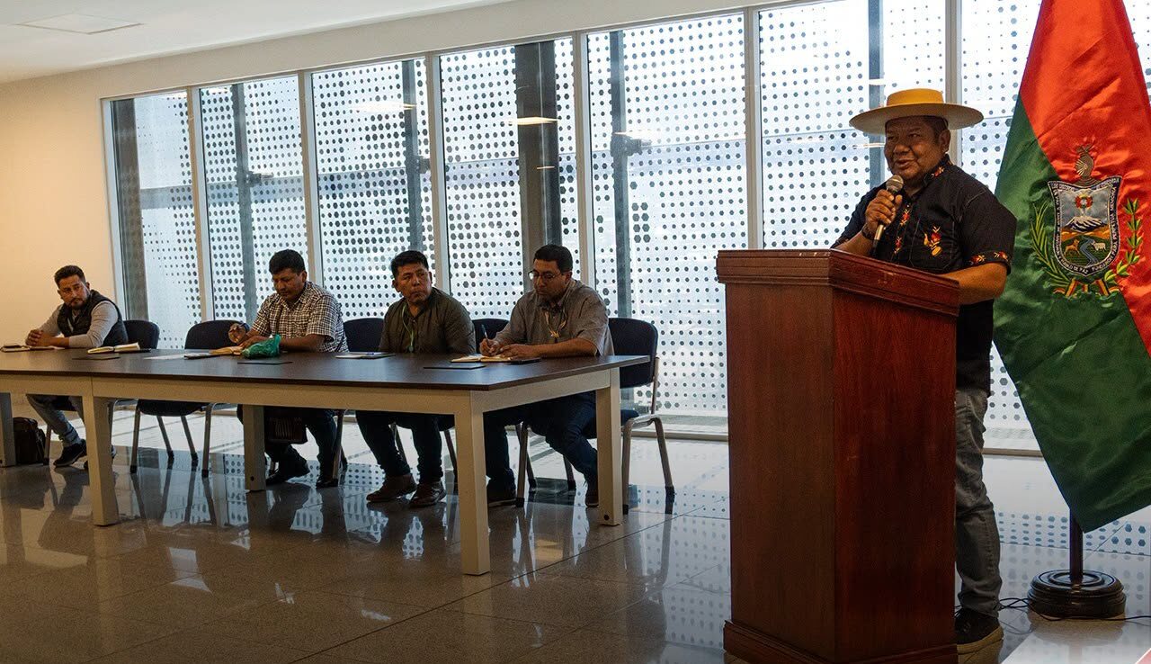 El encuentro reunió a autoridades municipales y organizaciones vinculadas con la gestión del agua. Foto: Cámara de Diputados.