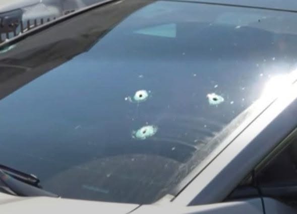 Los disparos en el motorizado de una de las víctimas. Foto: redes sociales
