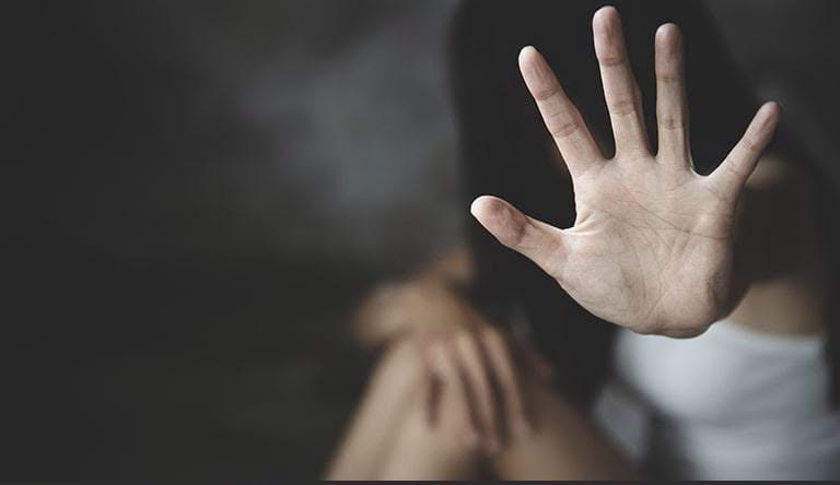 Imagen referencial de una adolescente víctima de violación. Foto: internet
