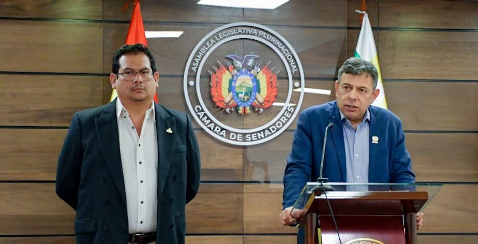 Los presidentes de las cámaras de Senadores y Diputados, Diego Ávila y Roberto Castro. Foto: Senado.