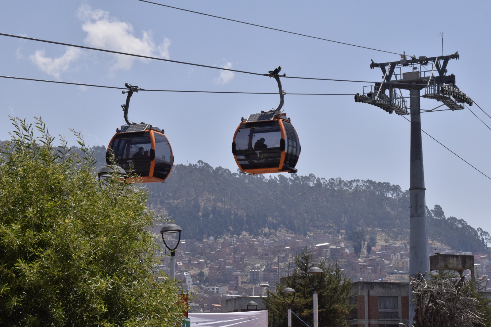 La línea Naranja de Mi Teleférico en la ciudad de La Paz. Foto: Archivo.