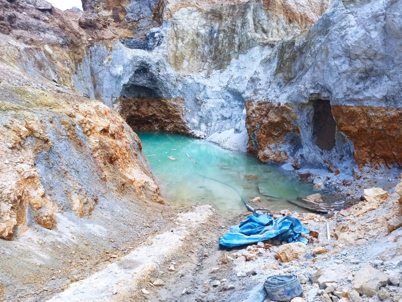 Minería ilegal detectada en la Reserva Fiscal del Salar de Uyuni, en Potosí. Fotos: AJAM.