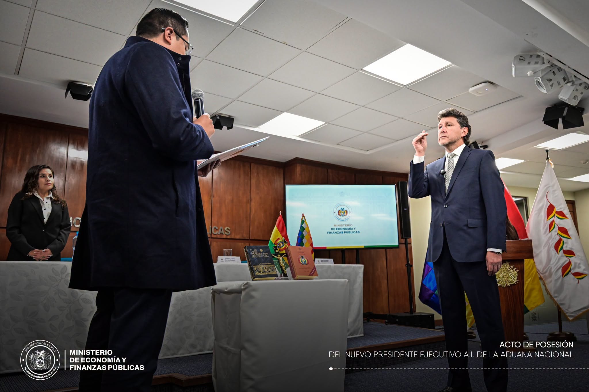 Posesión de Álvaro Arias como nuevo presidente de la Aduana Nacional. Fotos: Ministerio de Economía y Finanzas Públicas.