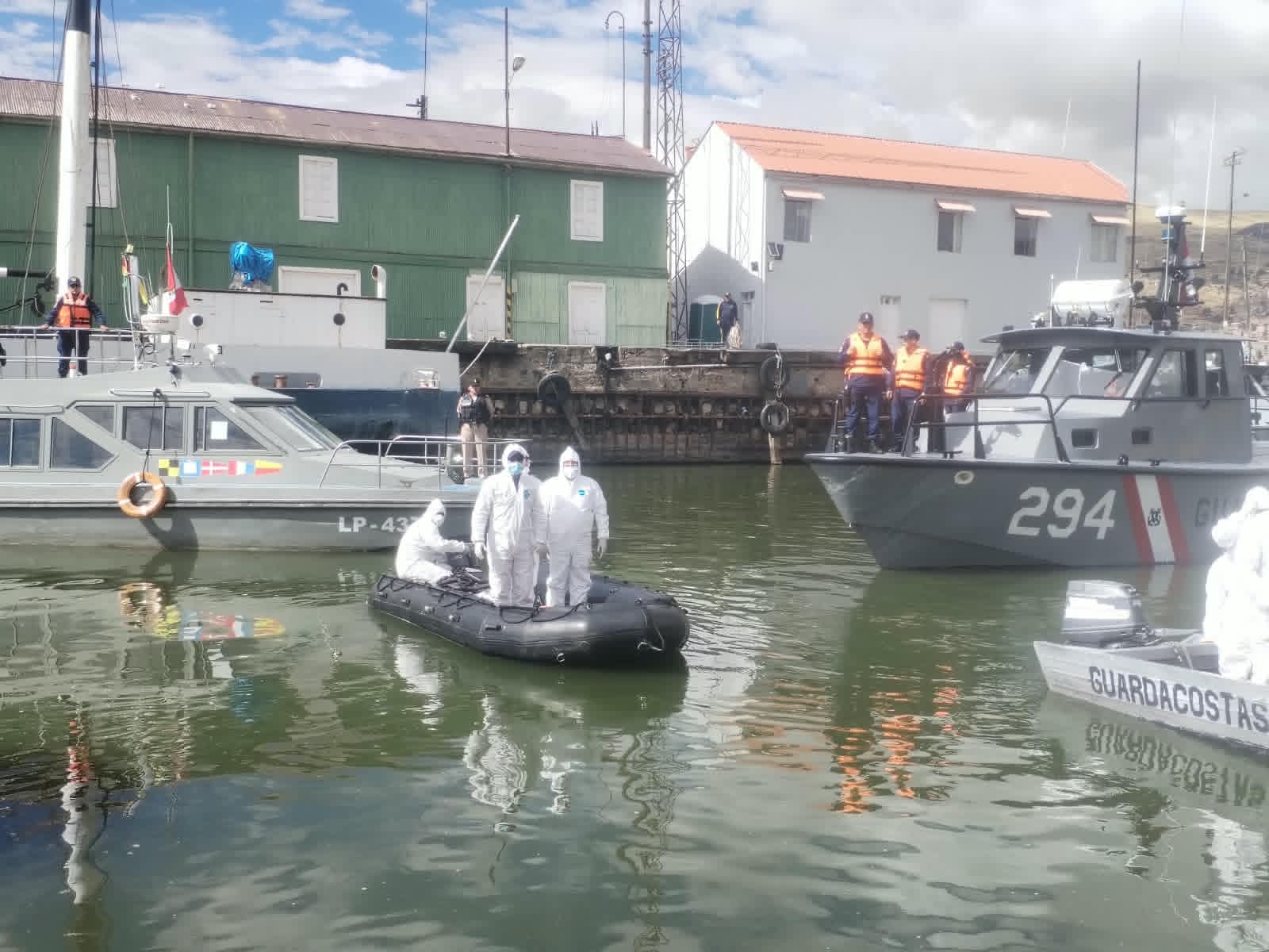 Armada Boliviana y la Marina de Guerra del Perú desarrollaron ejercicios de respuesta, lucha contra actividades ilícitas, búsqueda y rescate. Fotos: Armada Boliviana.