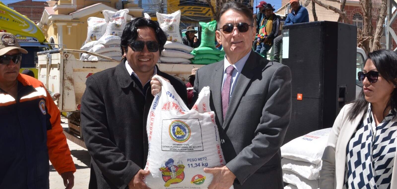 Ayuda entregada por el Gobierno a 10 municipios de Potosí afectados por nevadas. Fotos: Viceministerio de Defensa Civil.