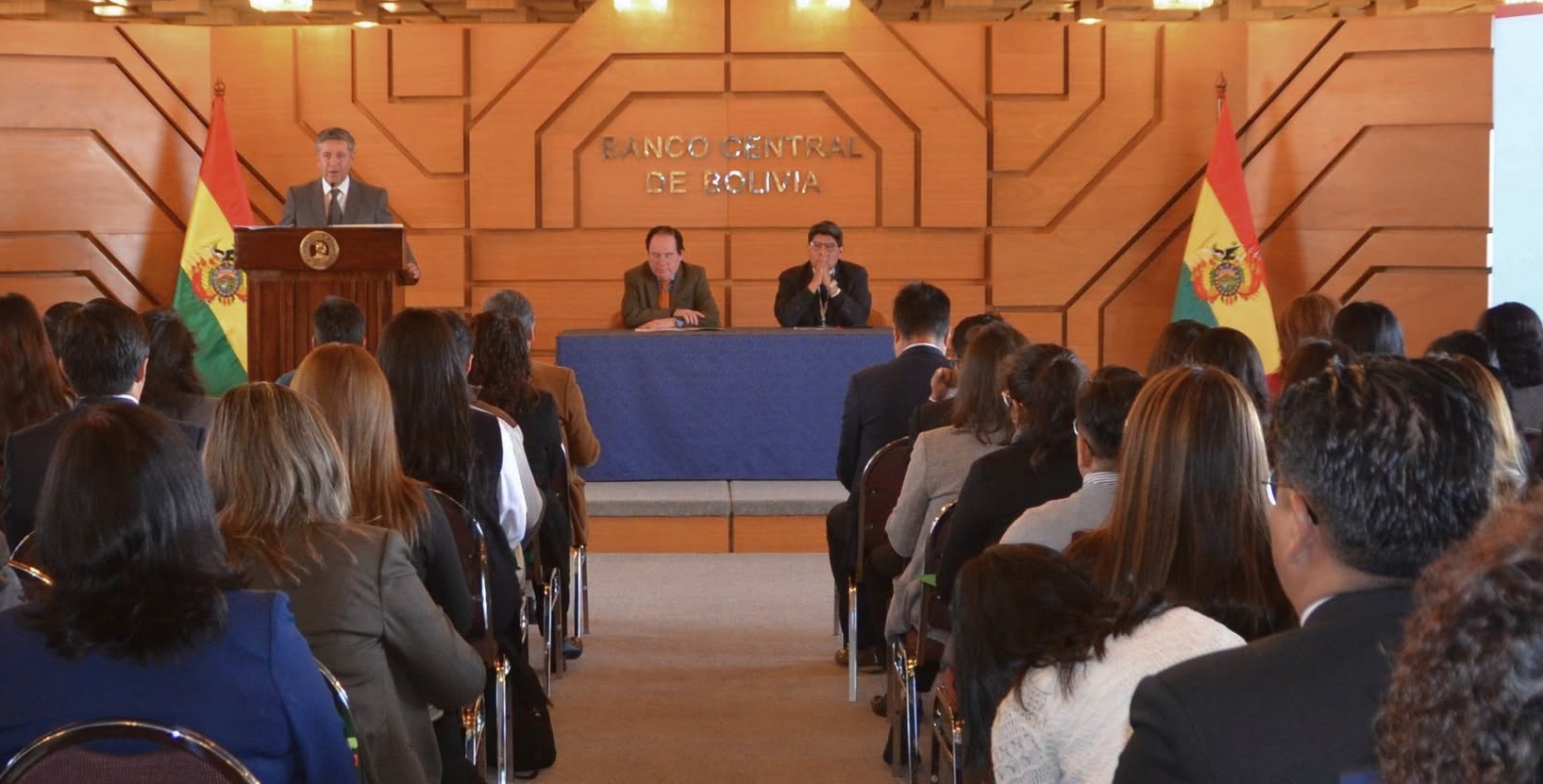 El taller está dirigida a especialistas de los sectores público y privado. Foto: BCB.