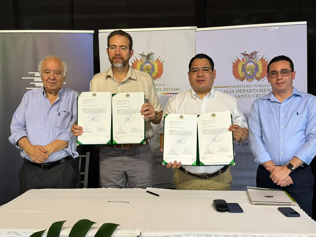 Convenio firmado entre la Fiscalía General del Estado y la CRE en Santa Cruz. Foto: Fiscalía General del Estado.