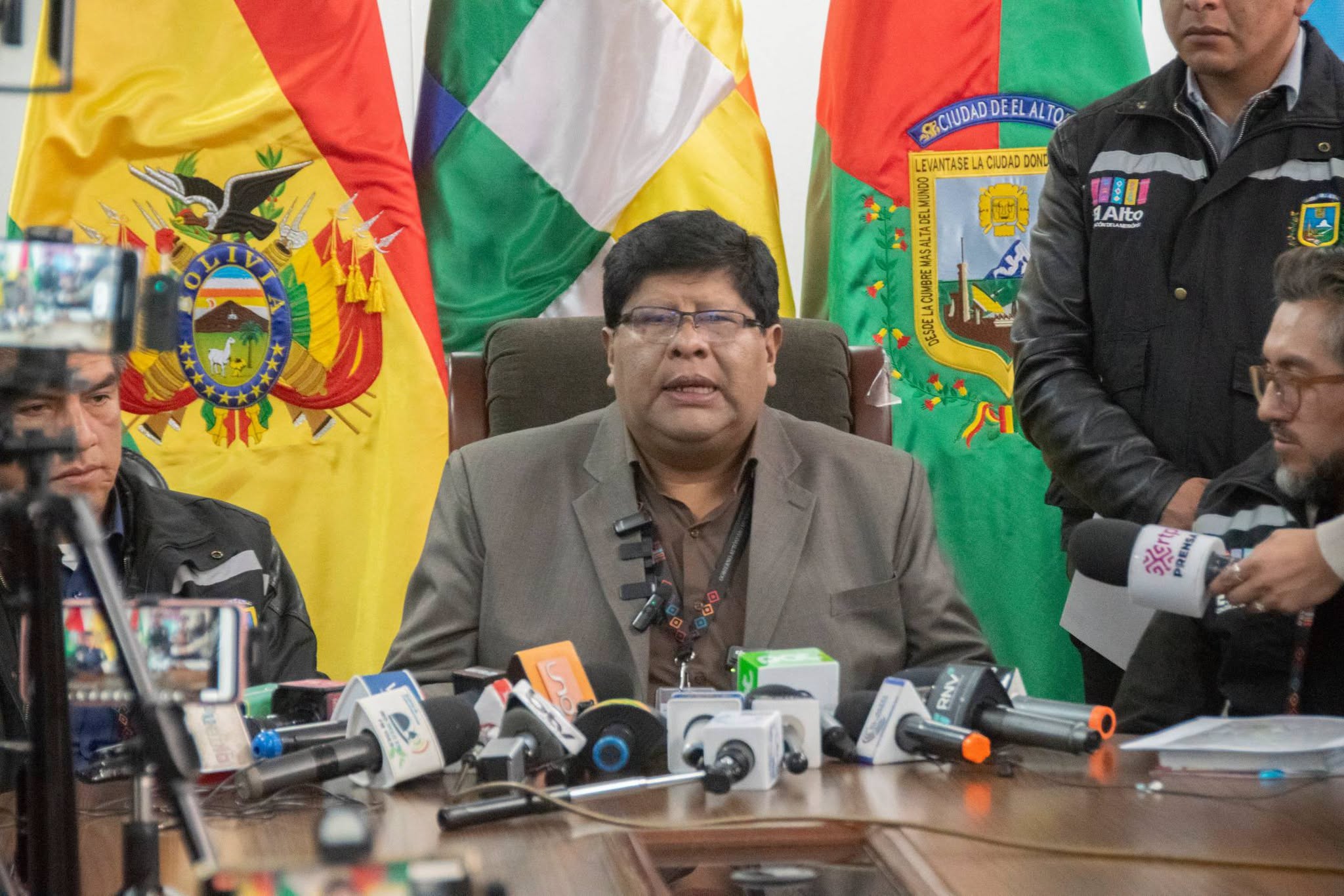 El alcalde de El Alto, Eliser Roca, informa sobre el Día del Peatón. Foto: Gamea.