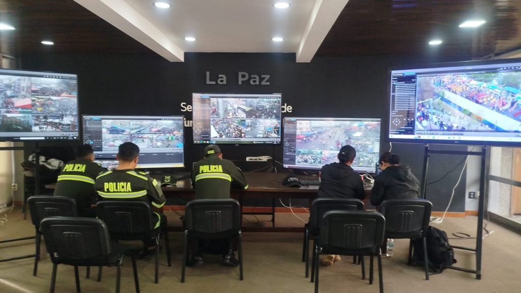 Centro de monitoreo instalado para reforzar la seguridad durante la Entrada Universitaria.