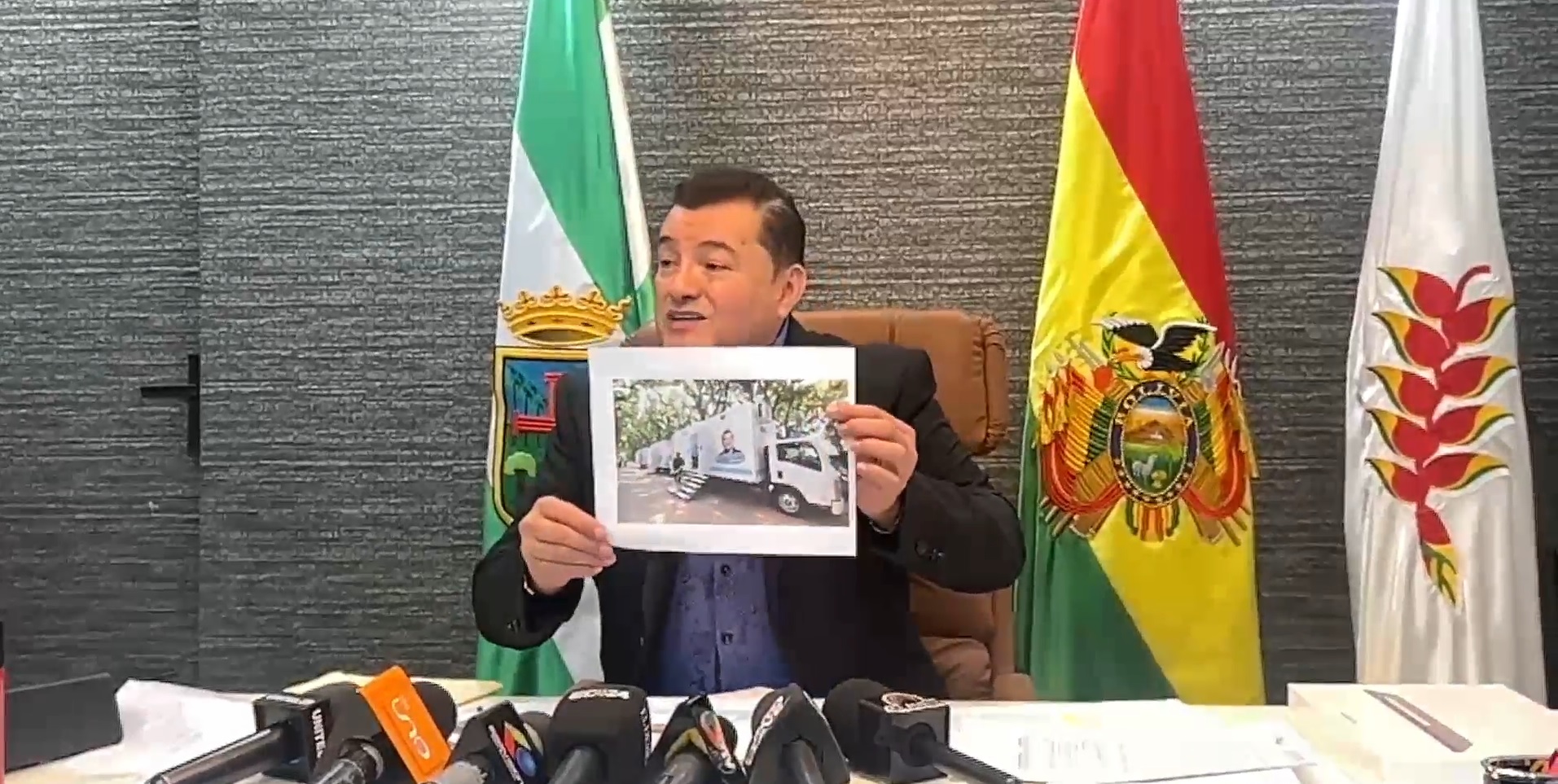 El exalcalde Jhonny Fernández rechazó la denuncia en su contra.