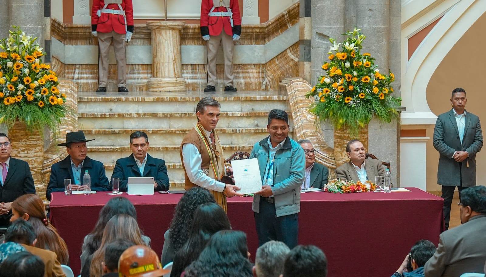 Firma de convenios intergubernativos para construcción de infraestructura deportiva. Fotos: Ministerio de Producción Sostenible, Medio Ambiente y Agua.