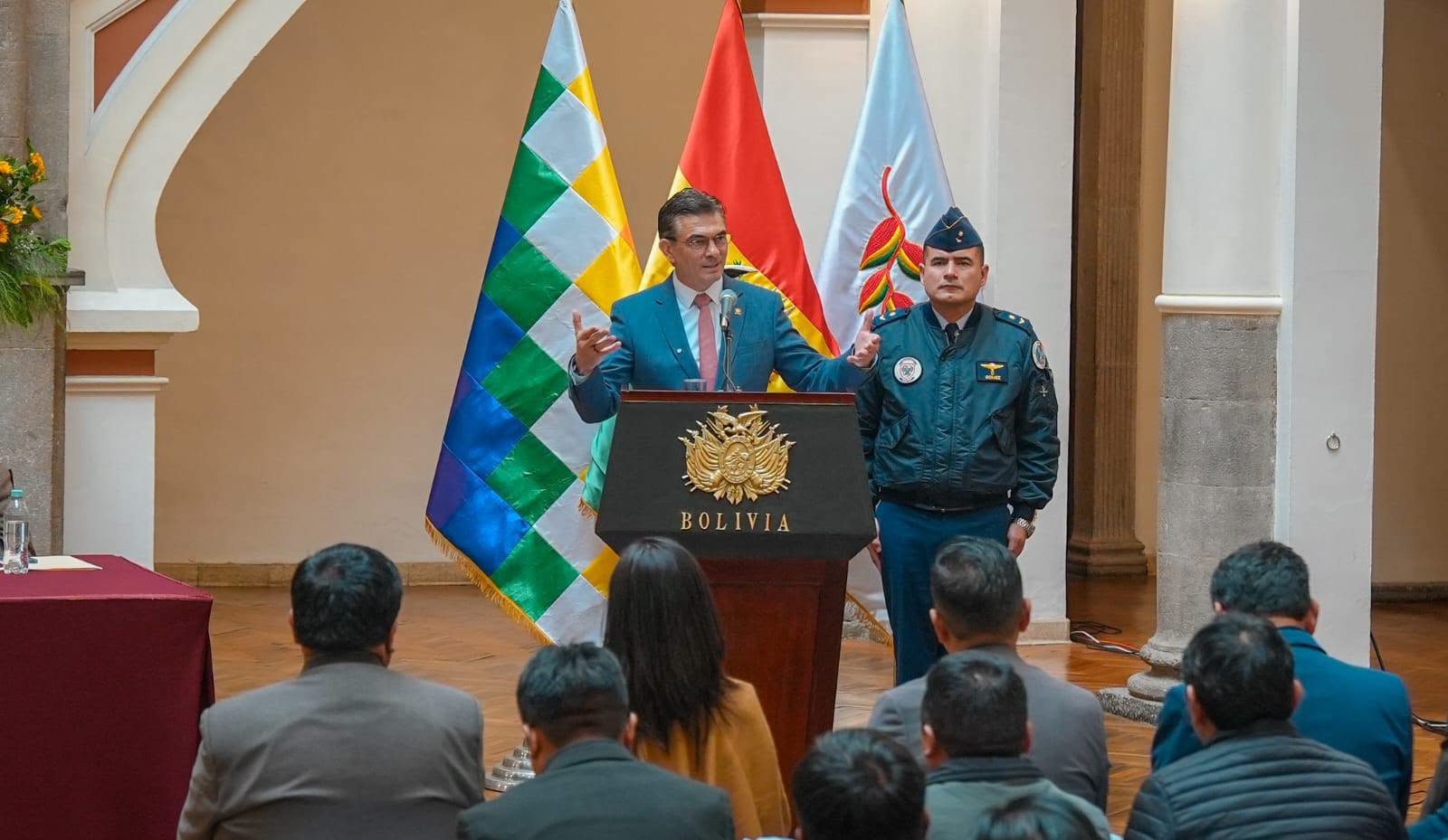 Presidente de Bolivia, Rodrigo Paz, durante su discurso en la firma de convenios para infraestructuras deportivas en La Paz. Foto: Ministerio de Producción Sostenible, Medio Ambiente y Agua.